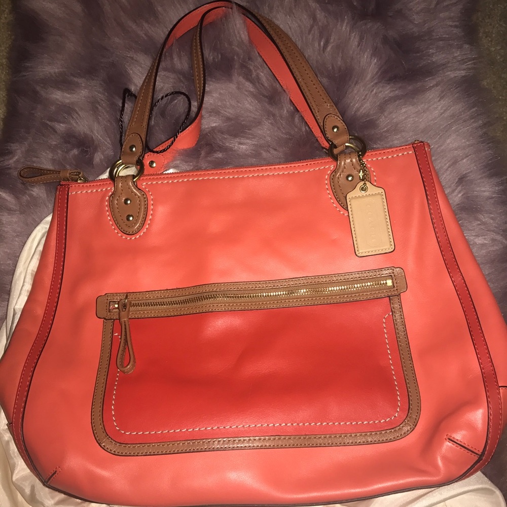 💎 Coach Leather Purse